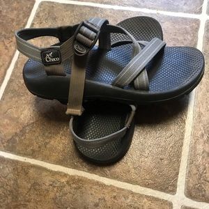 Women’s Chacos, Size 9 WIDE, purple/gray straps